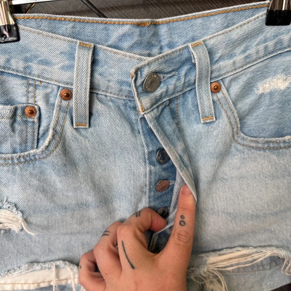 Levi's Women 501 Original Distressed Cutoff Denim Shorts W26 Light Wash Grunge